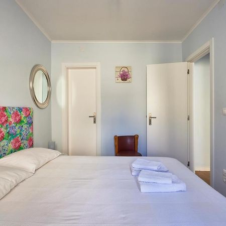 Elegant Riverview Apartment In Historical リスボン エクステリア 写真