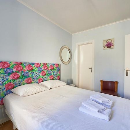 Elegant Riverview Apartment In Historical リスボン エクステリア 写真
