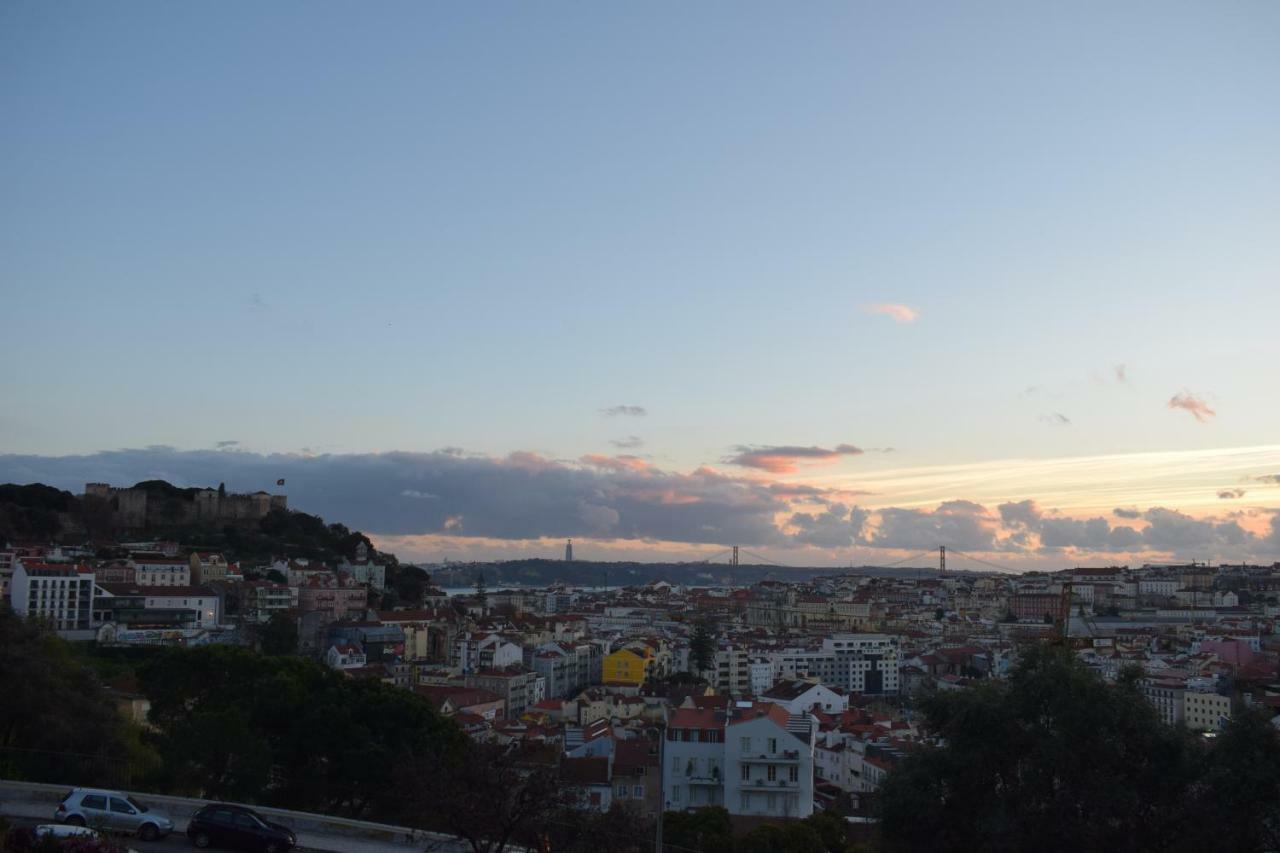 Elegant Riverview Apartment In Historical リスボン エクステリア 写真