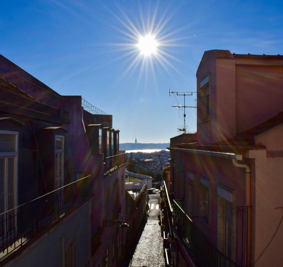Elegant Riverview Apartment In Historical リスボン エクステリア 写真