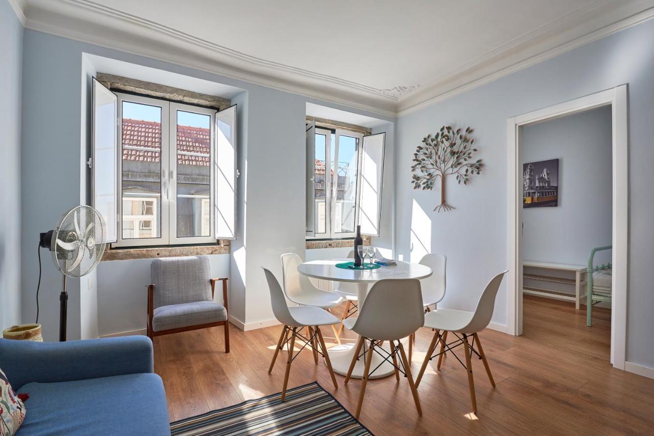 Elegant Riverview Apartment In Historical リスボン エクステリア 写真