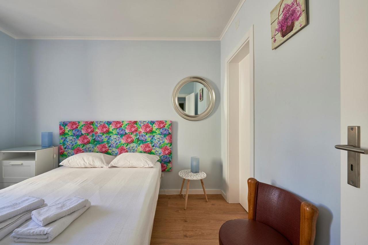 Elegant Riverview Apartment In Historical リスボン エクステリア 写真