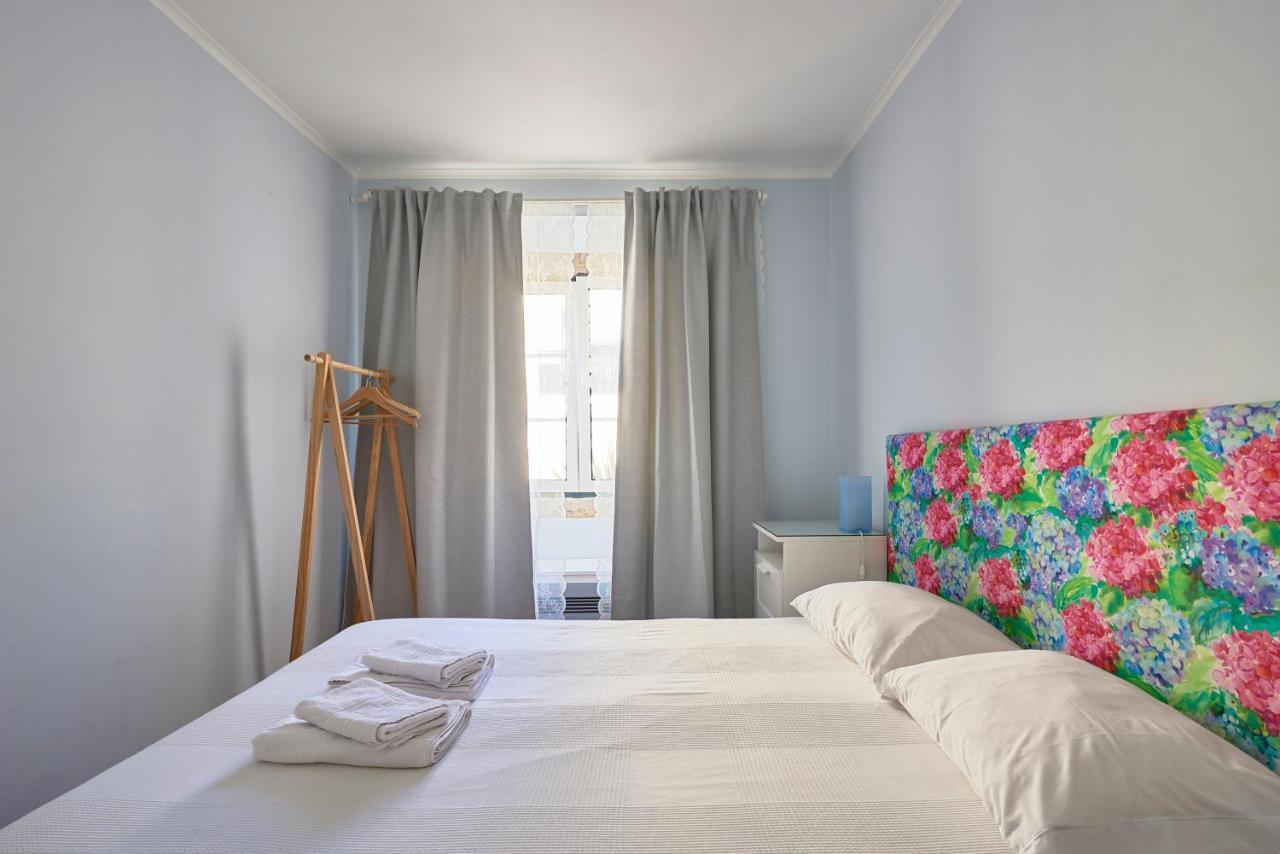 Elegant Riverview Apartment In Historical リスボン エクステリア 写真