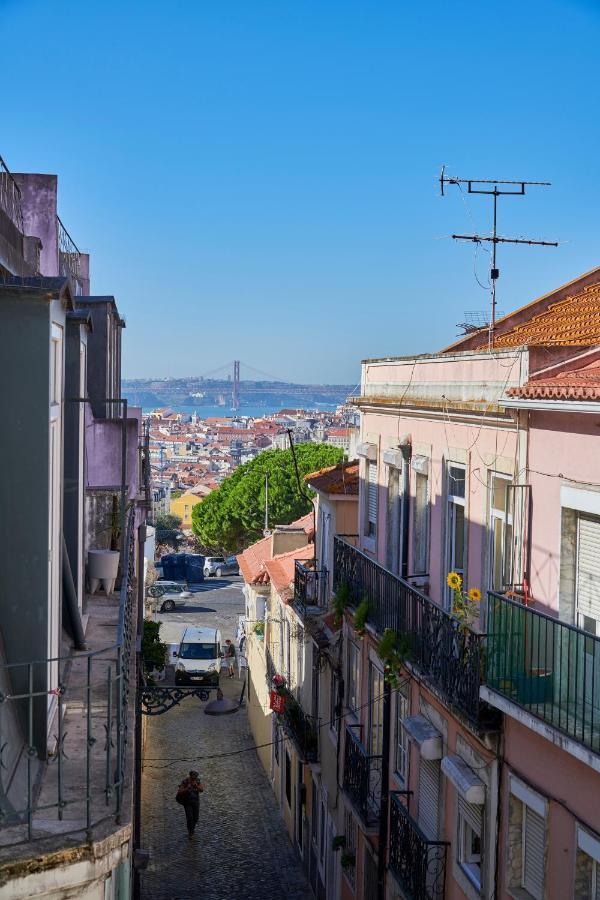 Elegant Riverview Apartment In Historical リスボン エクステリア 写真