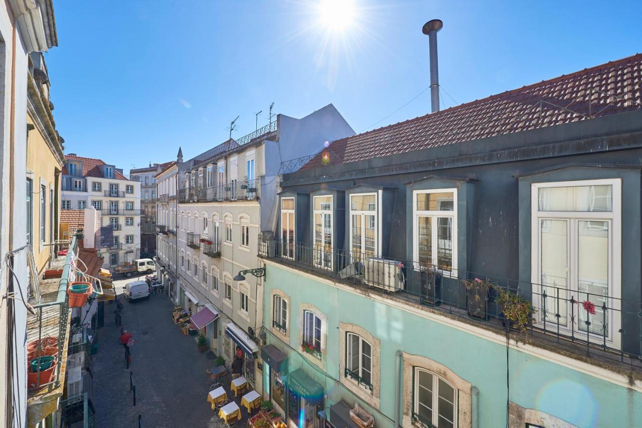 Elegant Riverview Apartment In Historical リスボン エクステリア 写真